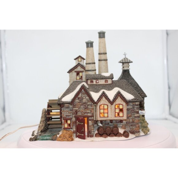 Dept 56 Dickens Village - London Gin Distillery - Picture 7 of 9